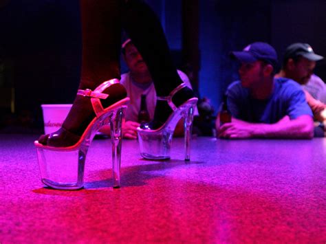 Striptease/Lapdance Find a prostitute Koch ang